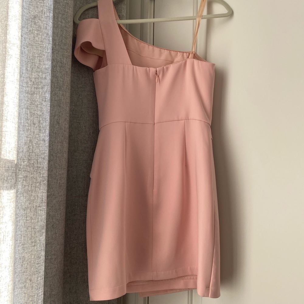 BCBGMAXAZRIA ONE SHOULDER GLOW DRESS SIZE 6 - Picture 2 of 5